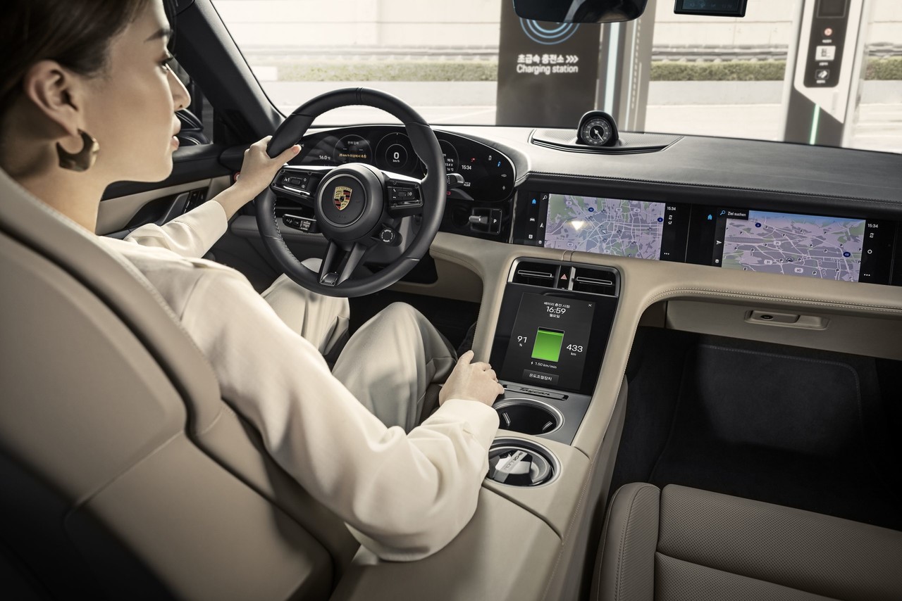 PORSCHE TAYCAN